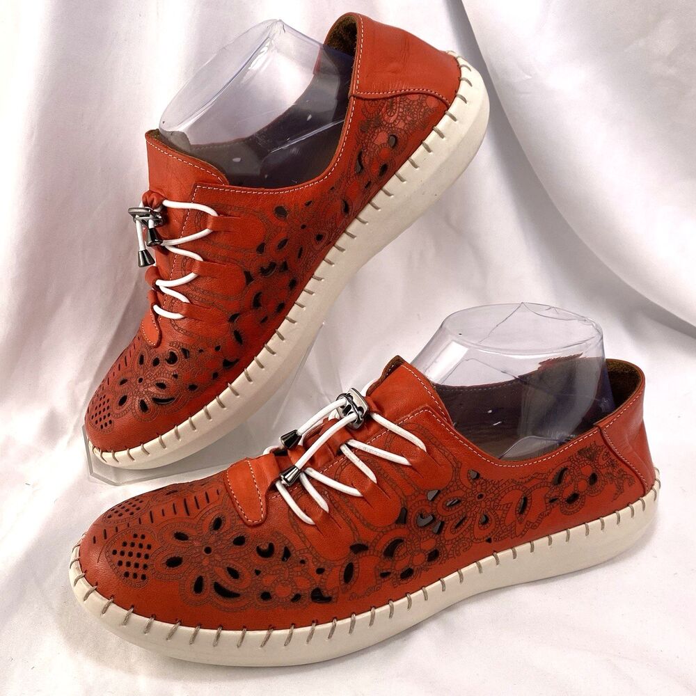 Biza Jemma Red Leather Cut Out Perforated Boho Casual Bungie Close Shoes Size 40